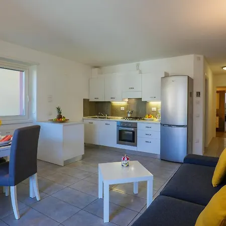 Girasole Casa Rossa A מלון דירות